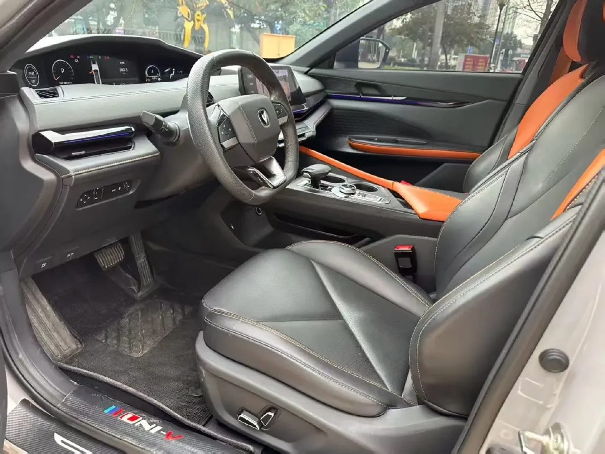 2022 ChangAn UNI-V 1.5T 188HP L4 7DCT,autocango,china used car exporter,china ev exporter,chinese used car exporter,chinese used ev exporter