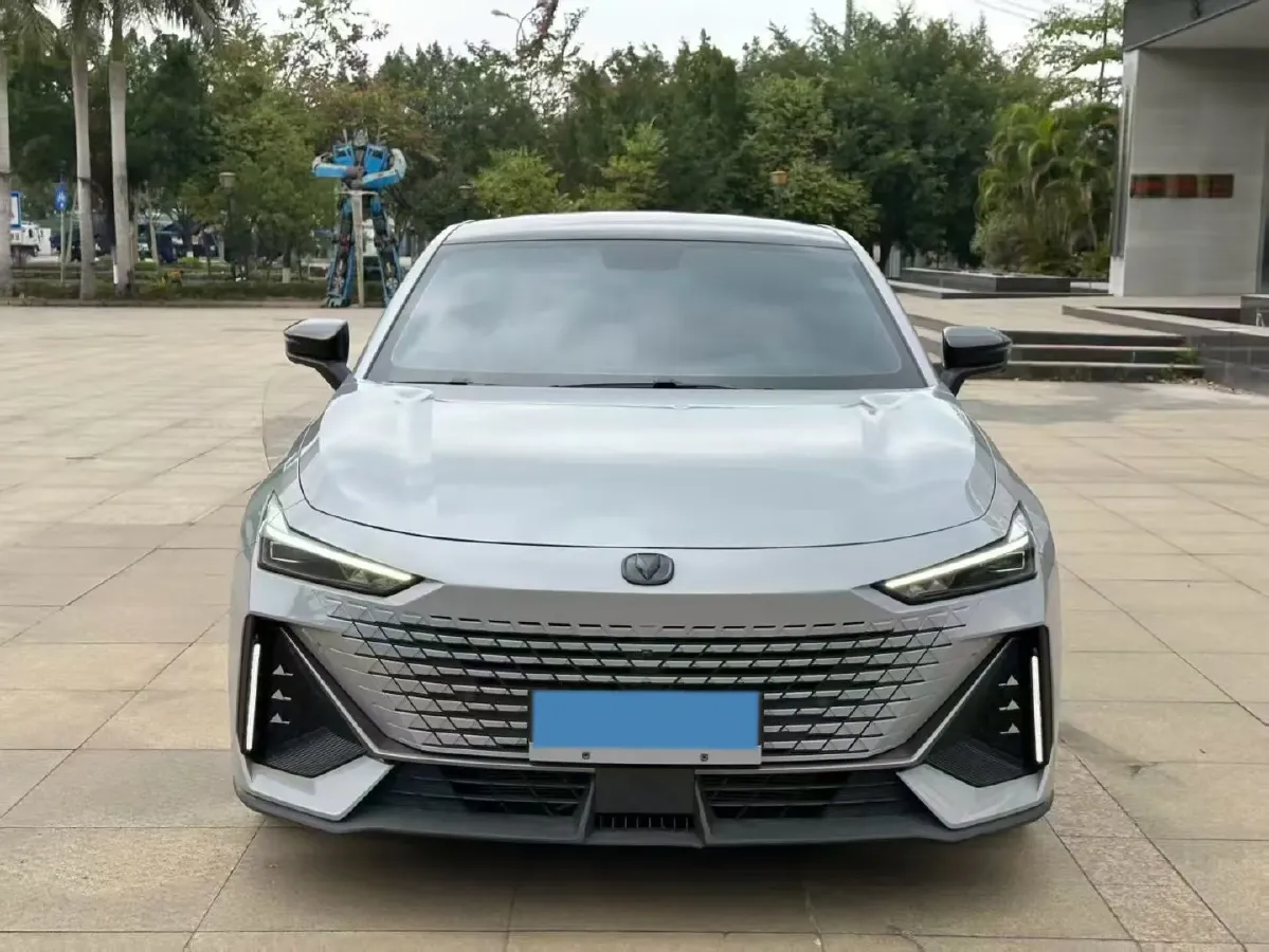 2022 ChangAn UNI-V 1.5T 188HP L4 7DCT,autocango,china used car exporter,china ev exporter,chinese used car exporter,chinese used ev exporter