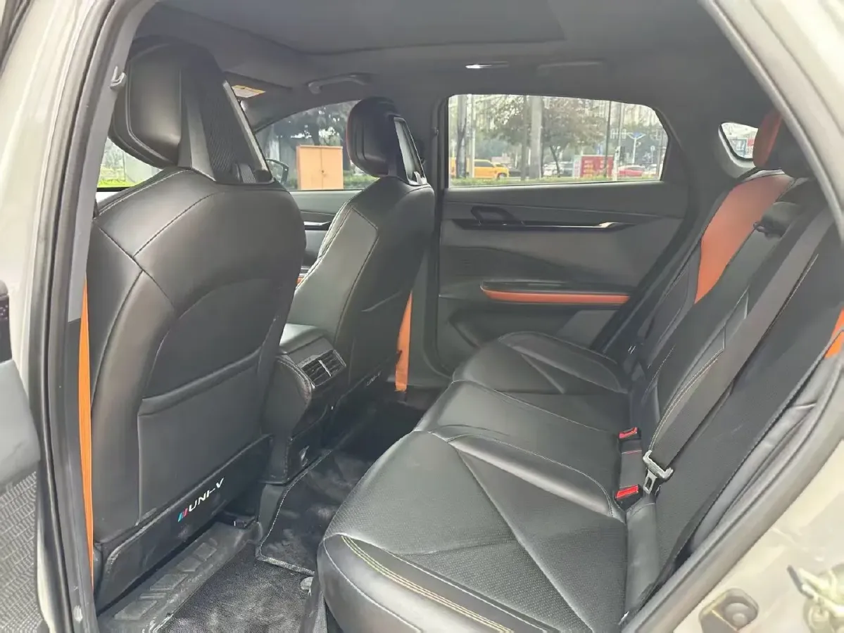 2022 ChangAn UNI-V 1.5T 188HP L4 7DCT,autocango,china used car exporter,china ev exporter,chinese used car exporter,chinese used ev exporter