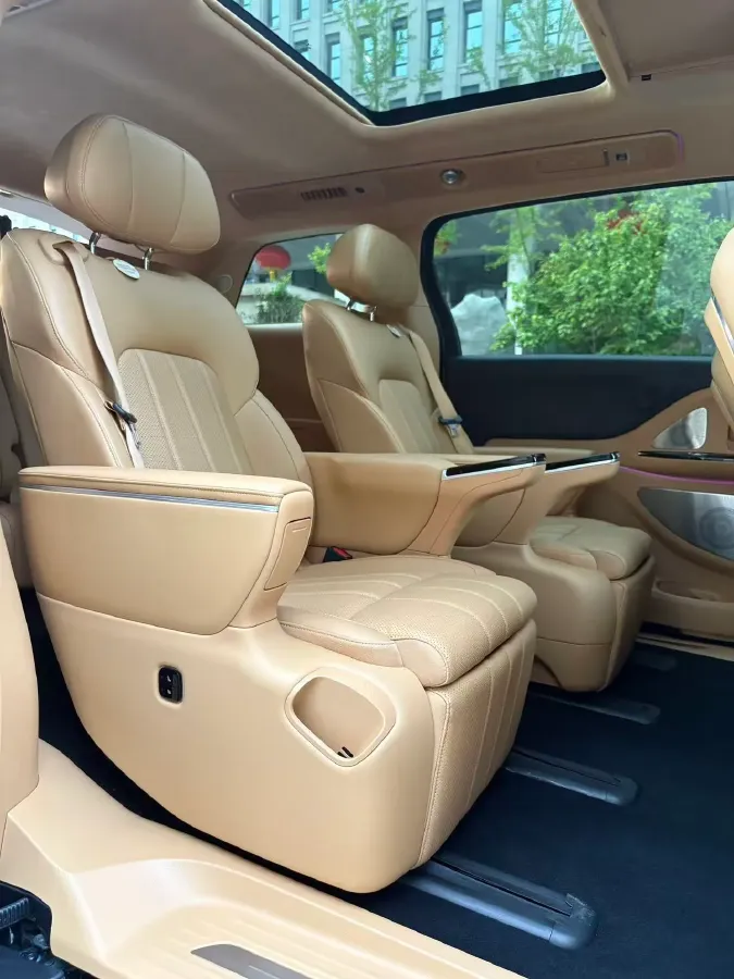 2025 Voyah Dream 1.5T 150HP L4 PHEV 41.7KWH,autocango,china used car exporter,china ev exporter,chinese used car exporter,chinese used ev exporter