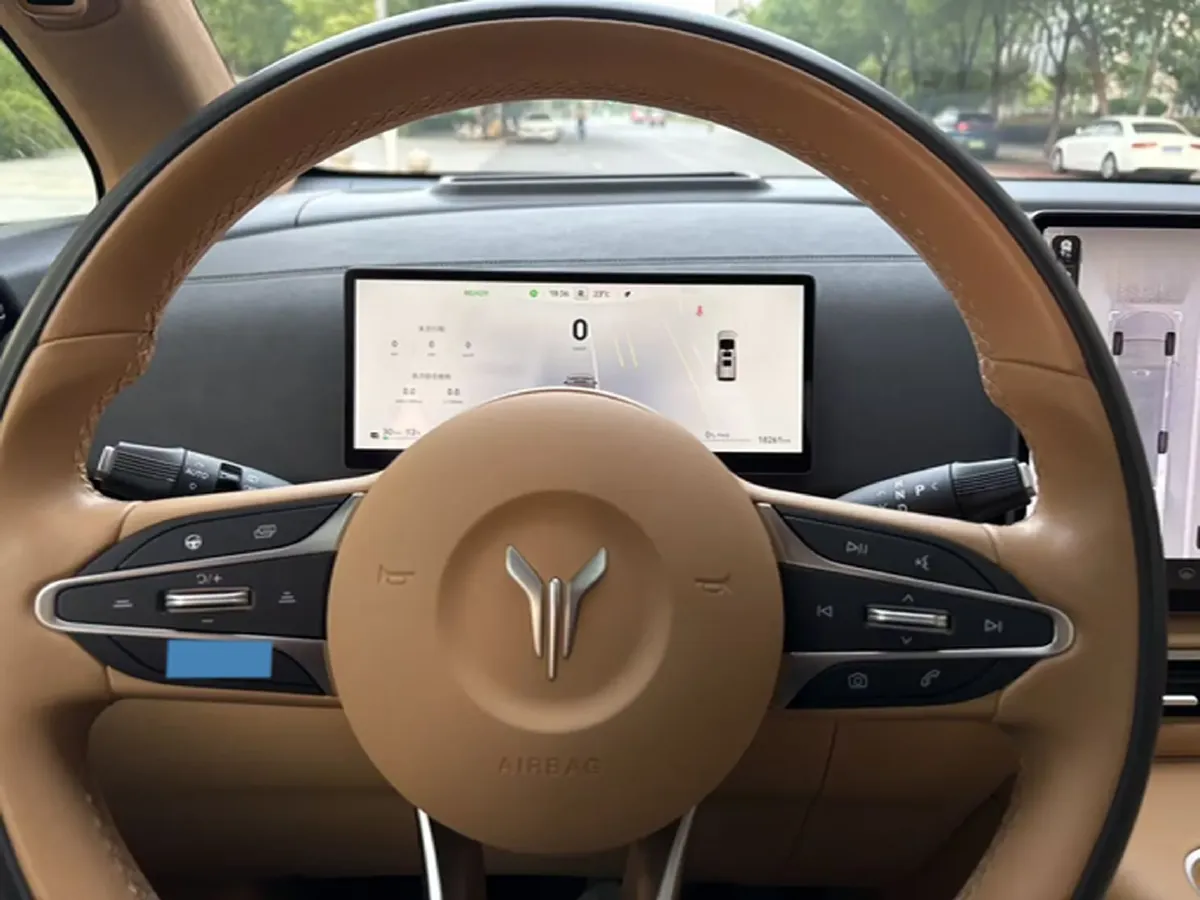 2025 Voyah Dream 1.5T 150HP L4 PHEV 41.7KWH,autocango,china used car exporter,china ev exporter,chinese used car exporter,chinese used ev exporter