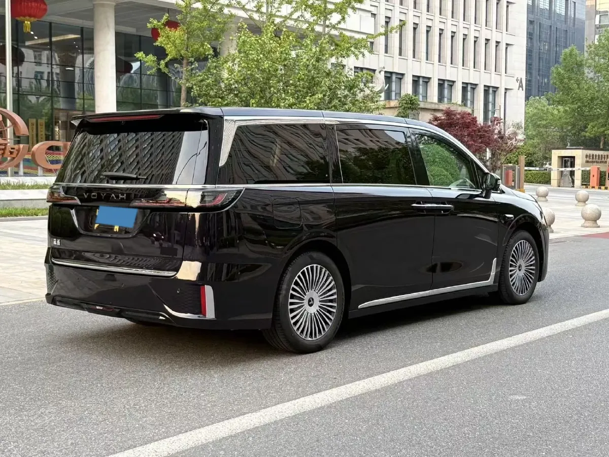 2025 Voyah Dream 1.5T 150HP L4 PHEV 41.7KWH,autocango,china used car exporter,china ev exporter,chinese used car exporter,chinese used ev exporter