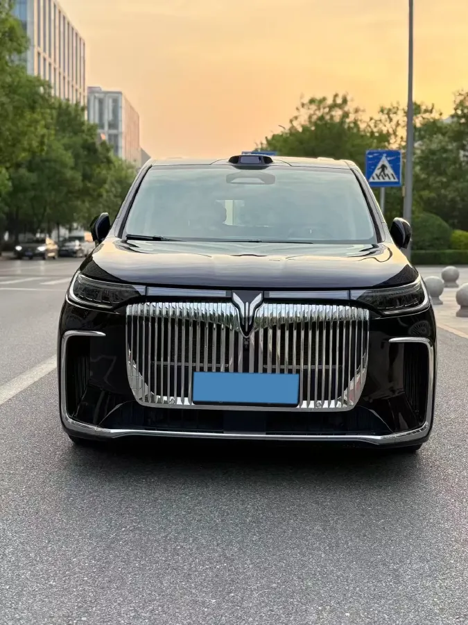 2025 Voyah Dream 1.5T 150HP L4 PHEV 41.7KWH,autocango,china used car exporter,china ev exporter,chinese used car exporter,chinese used ev exporter