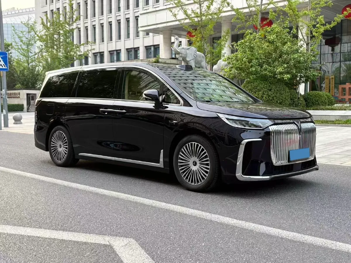 2025 Voyah Dream 1.5T 150HP L4 PHEV 41.7KWH,autocango,china used car exporter,china ev exporter,chinese used car exporter,chinese used ev exporter