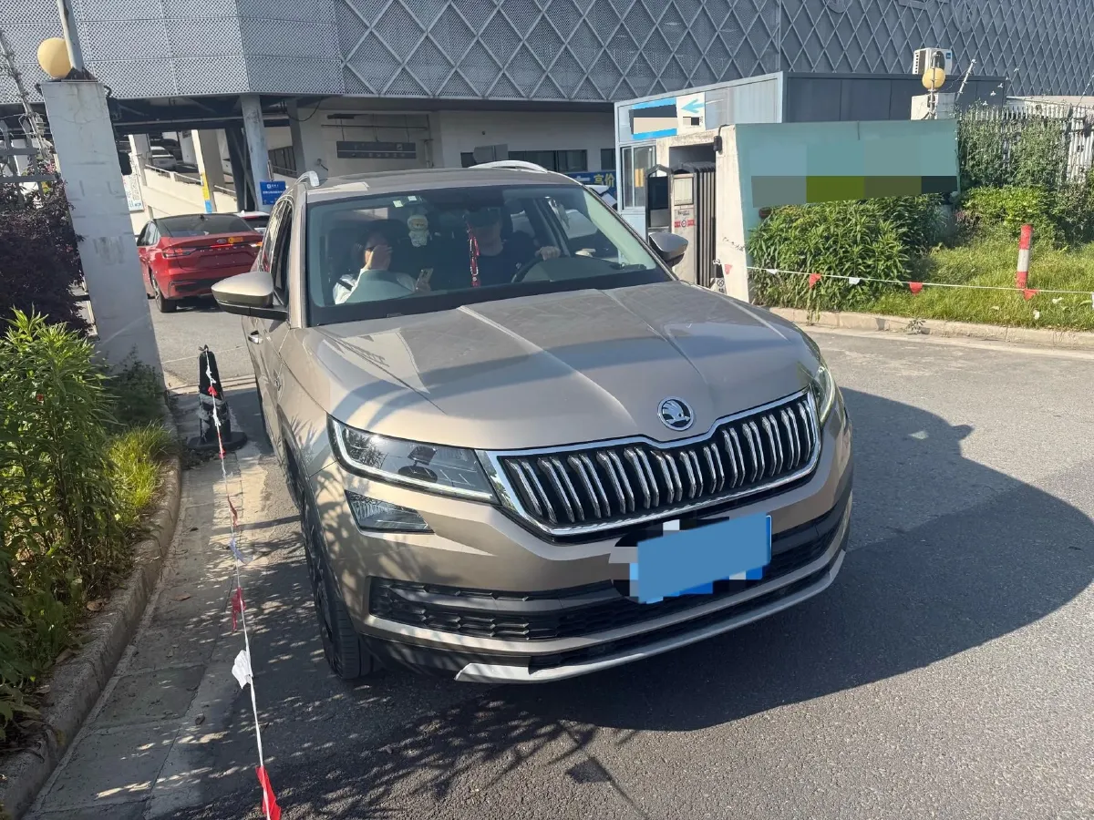 2020 Skoda Kodiak 2.0T 186HP L4 7DCT,autocango,china used car exporter,china ev exporter,chinese used car exporter,chinese used ev exporter