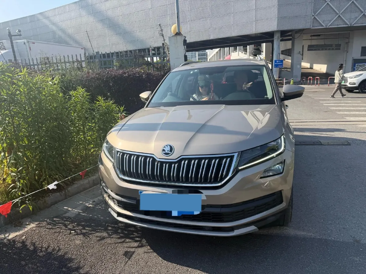 2020 Skoda Kodiak 2.0T 186HP L4 7DCT,autocango,china used car exporter,china ev exporter,chinese used car exporter,chinese used ev exporter