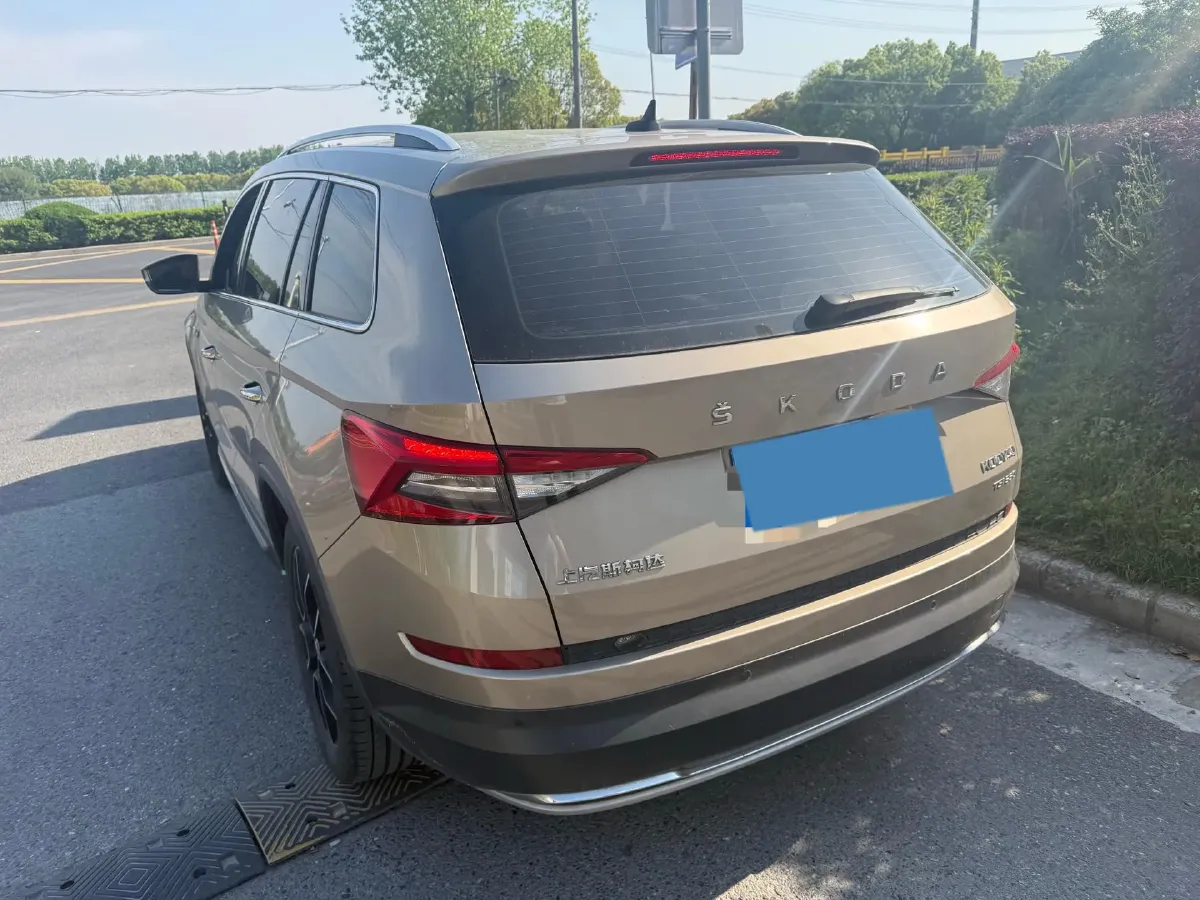 2020 Skoda Kodiak 2.0T 186HP L4 7DCT,autocango,china used car exporter,china ev exporter,chinese used car exporter,chinese used ev exporter