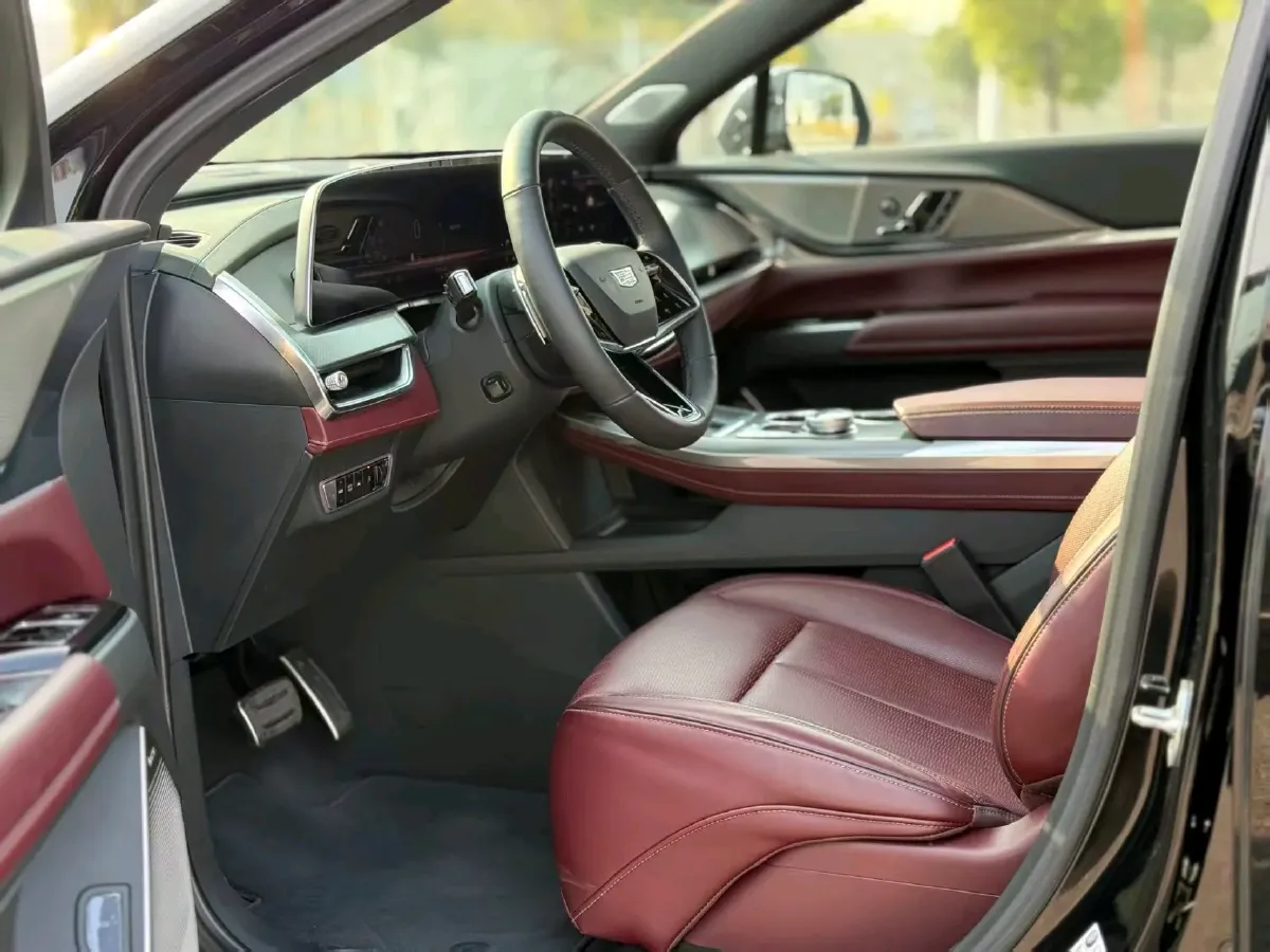 2025 Cadillac XT5 2.0T 237HP L4 9AT,autocango,china used car exporter,china ev exporter,chinese used car exporter,chinese used ev exporter