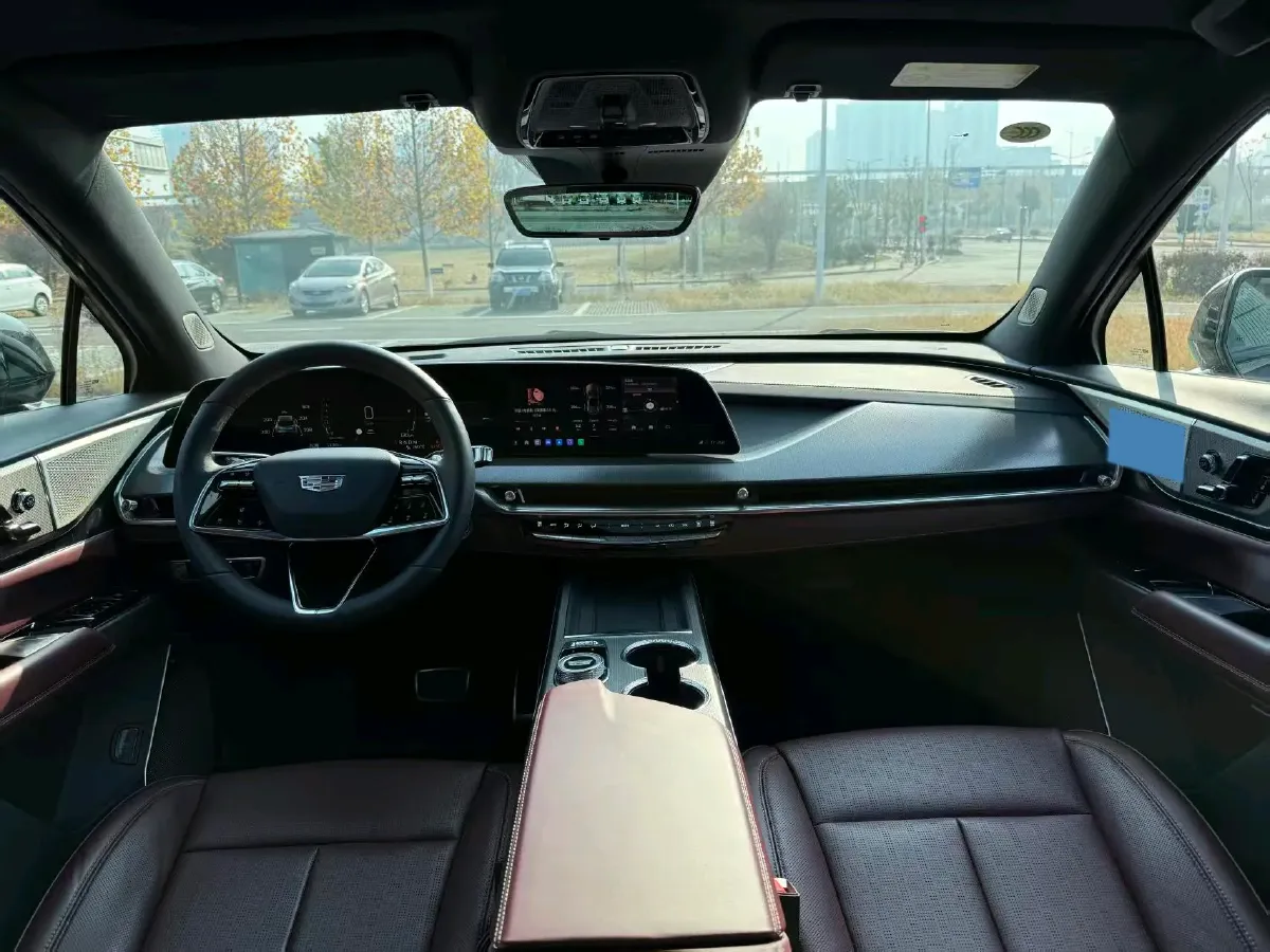 2025 Cadillac XT5 2.0T 237HP L4 9AT,autocango,china used car exporter,china ev exporter,chinese used car exporter,chinese used ev exporter