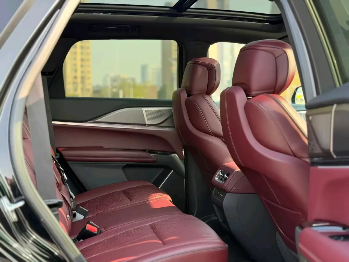 2025 Cadillac XT5 2.0T 237HP L4 9AT,autocango,china used car exporter,china ev exporter,chinese used car exporter,chinese used ev exporter