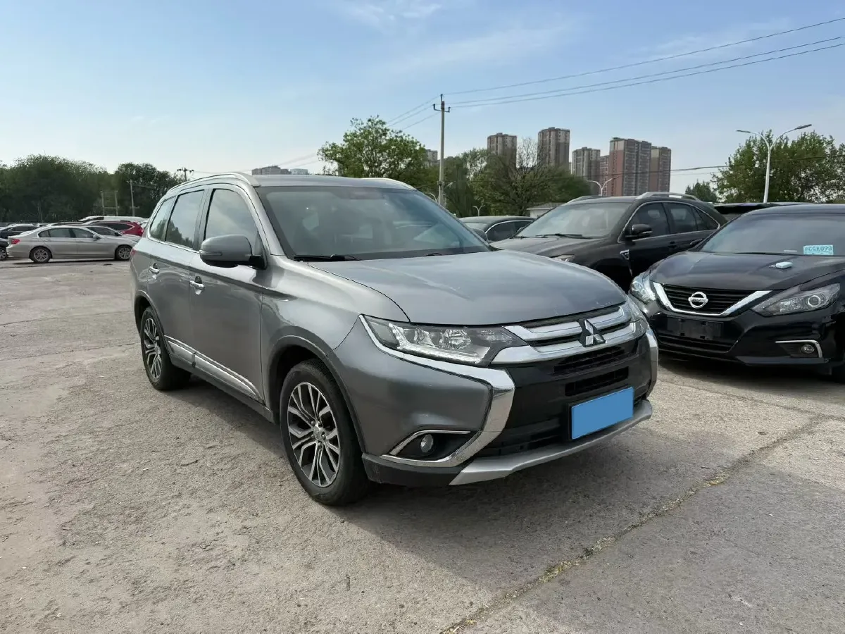 2018 Mitsubishi Outlander 2.4L 192HP L4 CVT,autocango,china used car exporter,china ev exporter,chinese used car exporter,chinese used ev exporter