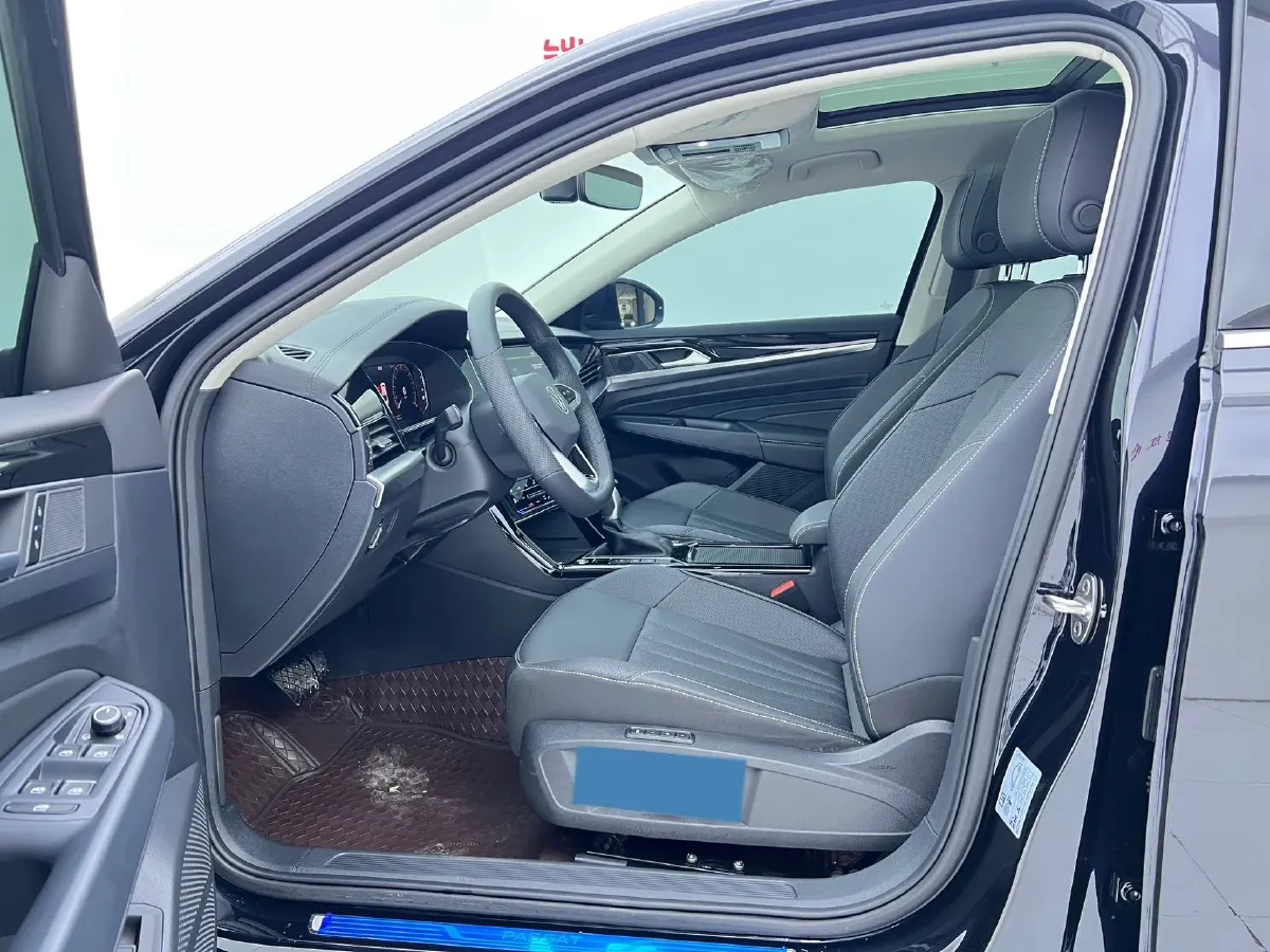 2025 Volkswagen Passat 2.0T 220HP L4 7DCT,autocango,china used car exporter,china ev exporter,chinese used car exporter,chinese used ev exporter