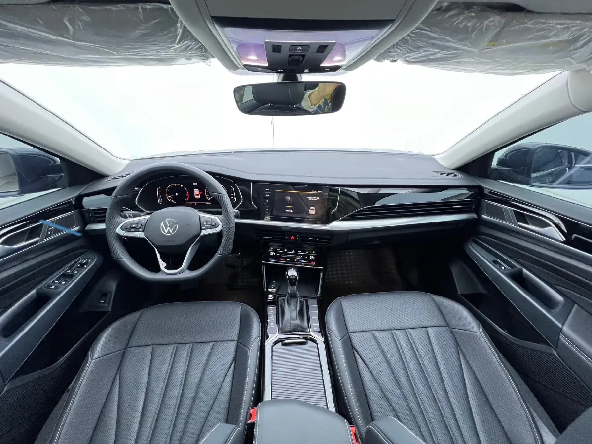 2025 Volkswagen Passat 2.0T 220HP L4 7DCT,autocango,china used car exporter,china ev exporter,chinese used car exporter,chinese used ev exporter