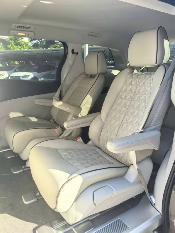 2023 Buick GL8 2.0T 237HP L4 9AT,autocango,china used car exporter,china ev exporter,chinese used car exporter,chinese used ev exporter