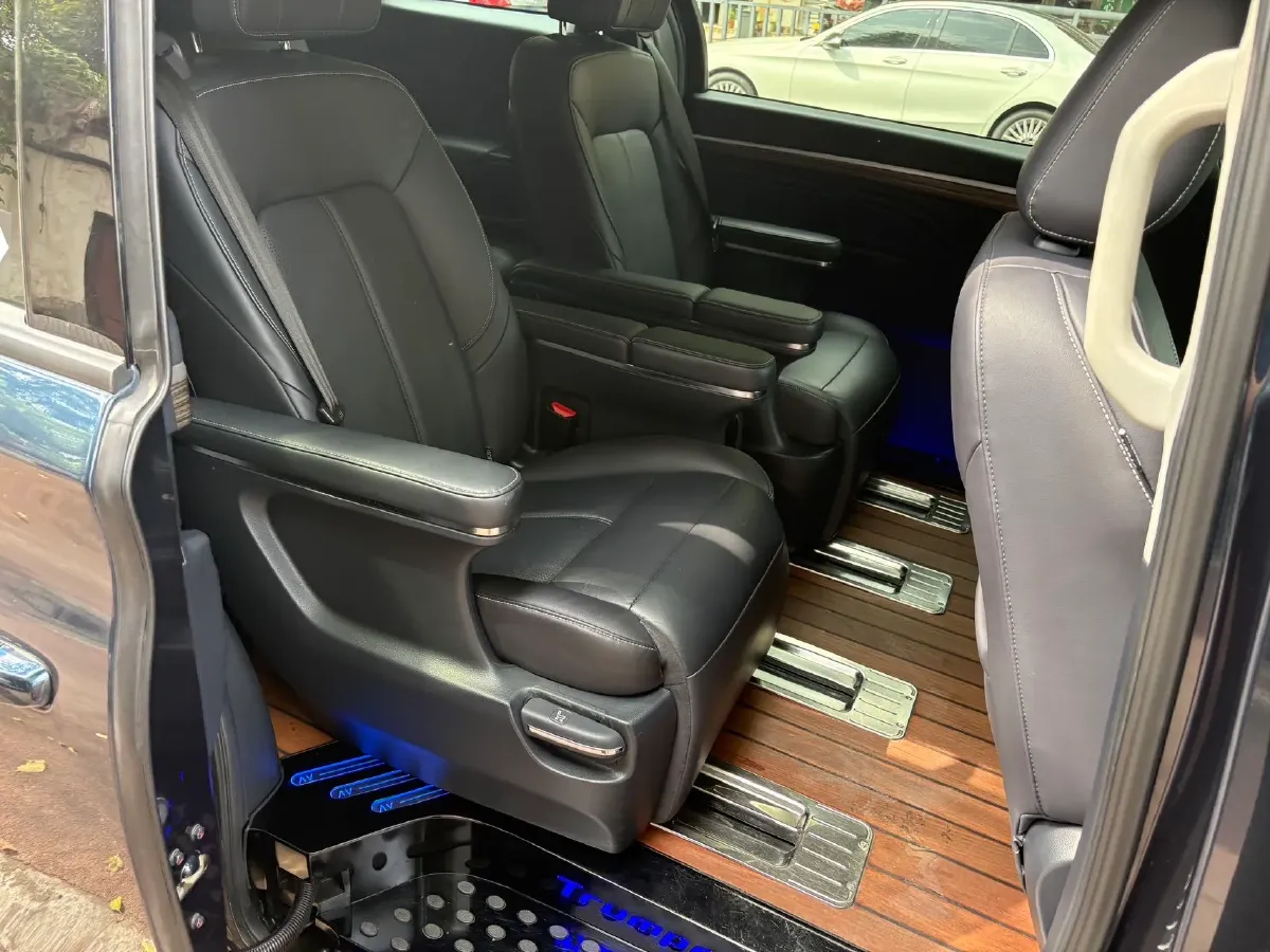 2021 GAC Trumpchi M8 2.0T 252HP L4 8AT,autocango,china used car exporter,china ev exporter,chinese used car exporter,chinese used ev exporter