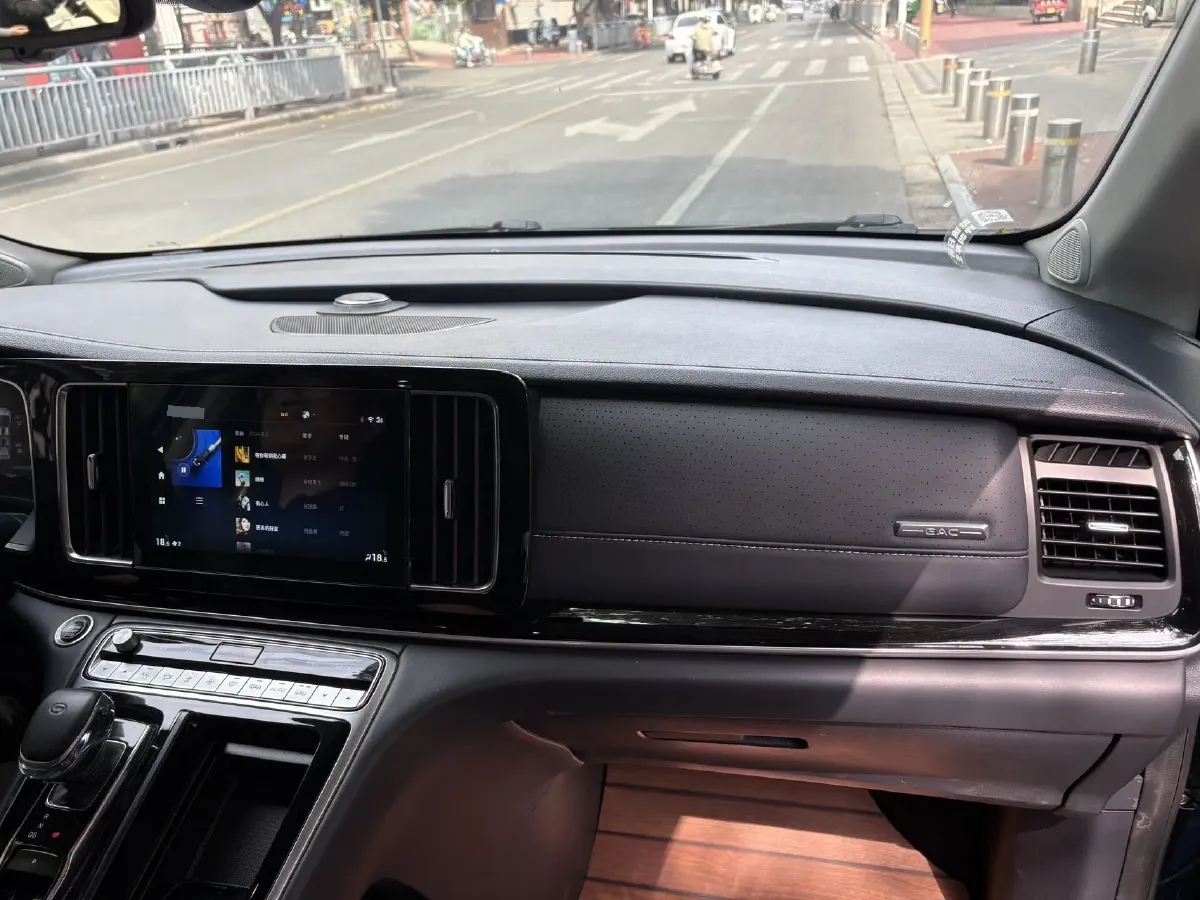 2021 GAC Trumpchi M8 2.0T 252HP L4 8AT,autocango,china used car exporter,china ev exporter,chinese used car exporter,chinese used ev exporter