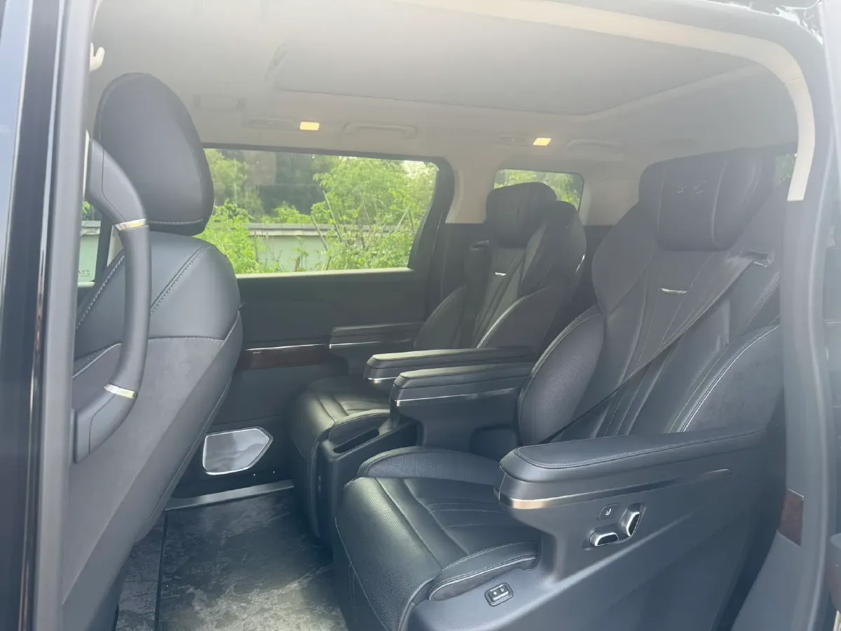 2023 HongQi HQ9 2.0T 252HP L4 8AT,autocango,china used car exporter,china ev exporter,chinese used car exporter,chinese used ev exporter