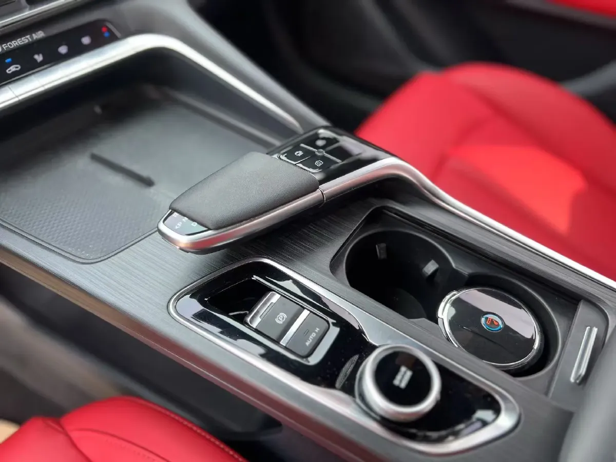 2020 ChangAn UNI-T 1.5T 180HP L4 7DCT,autocango,china used car exporter,china ev exporter,chinese used car exporter,chinese used ev exporter