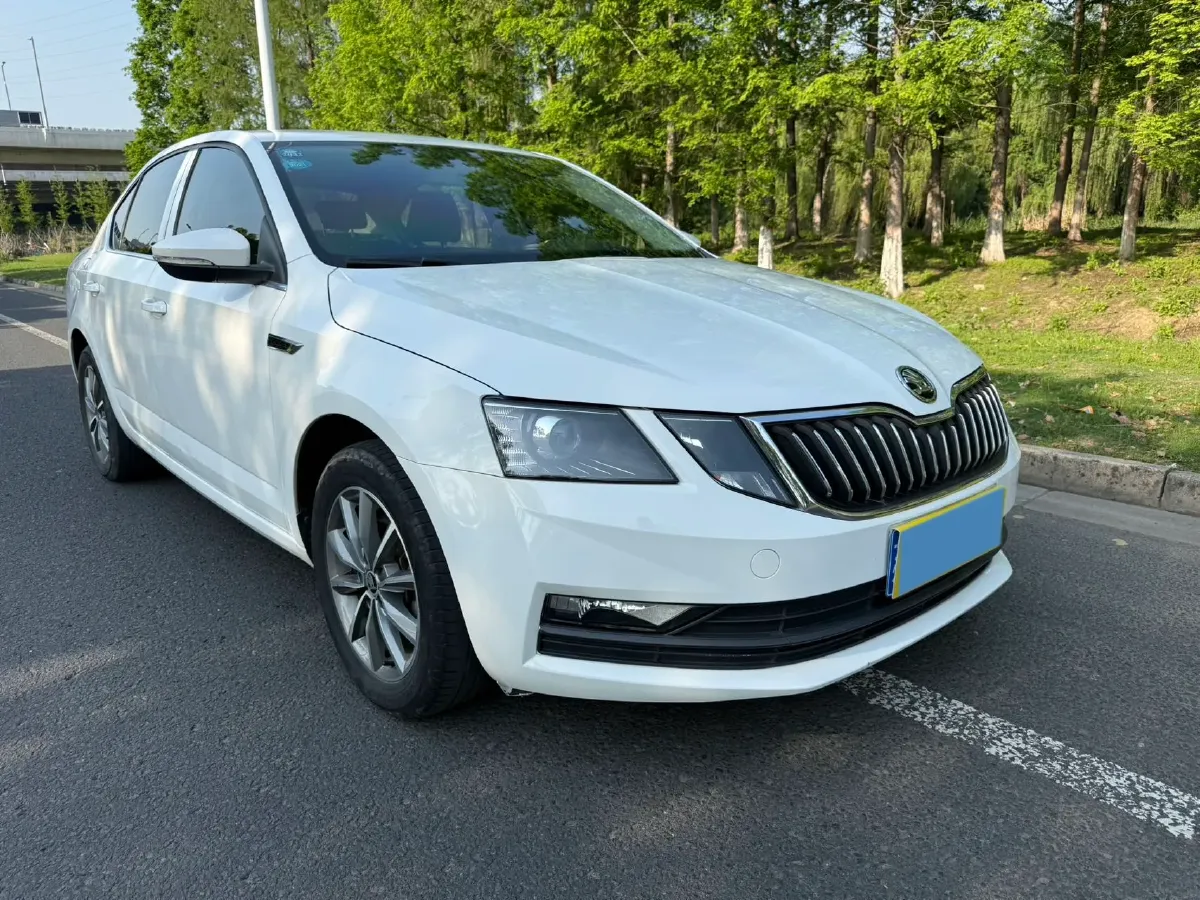 2019 Skoda Octavia 1.2T 116HP L4 7DCT,autocango,china used car exporter,china ev exporter,chinese used car exporter,chinese used ev exporter