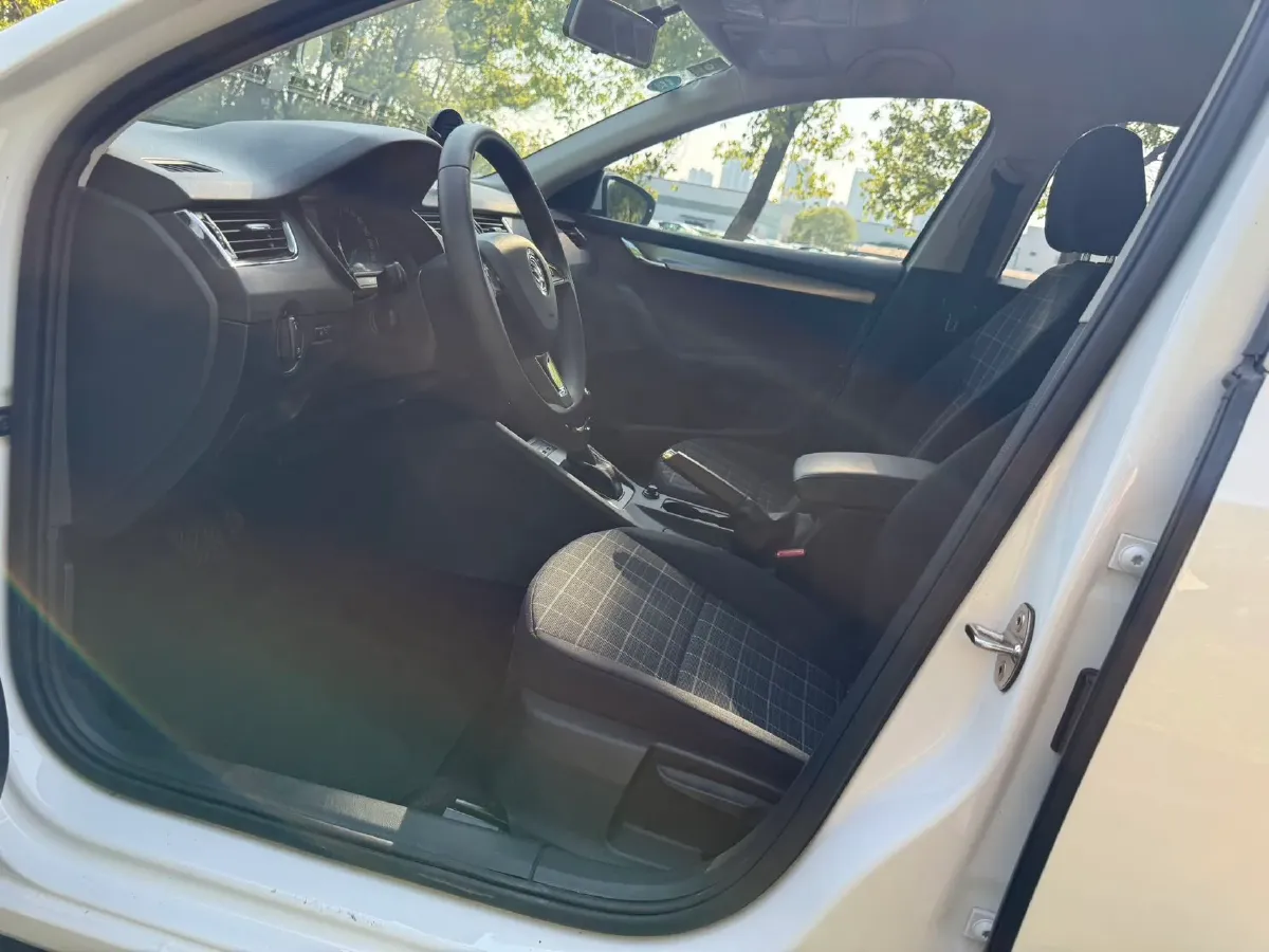 2019 Skoda Octavia 1.2T 116HP L4 7DCT,autocango,china used car exporter,china ev exporter,chinese used car exporter,chinese used ev exporter