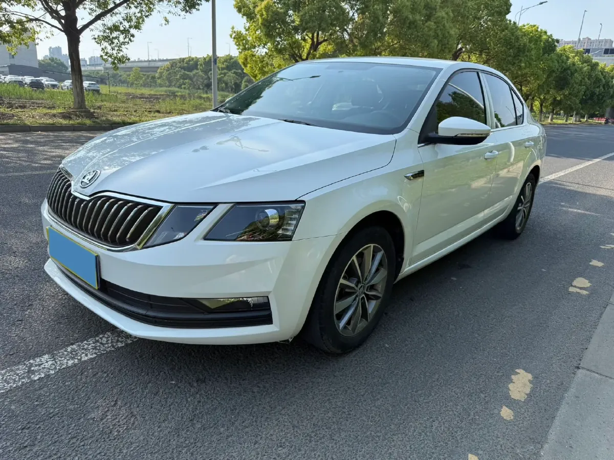 2019 Skoda Octavia 1.2T 116HP L4 7DCT,autocango,china used car exporter,china ev exporter,chinese used car exporter,chinese used ev exporter