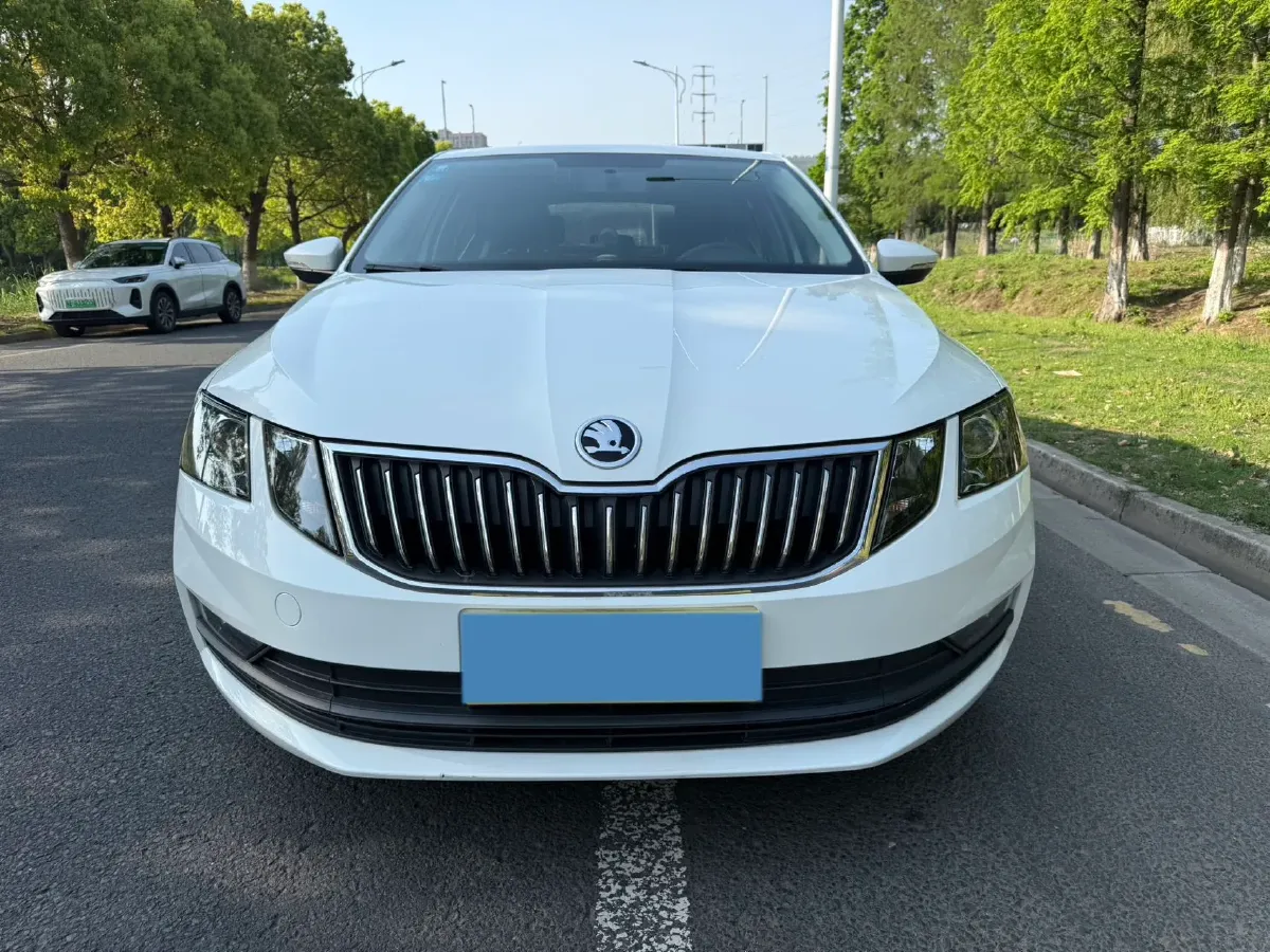 2019 Skoda Octavia 1.2T 116HP L4 7DCT,autocango,china used car exporter,china ev exporter,chinese used car exporter,chinese used ev exporter