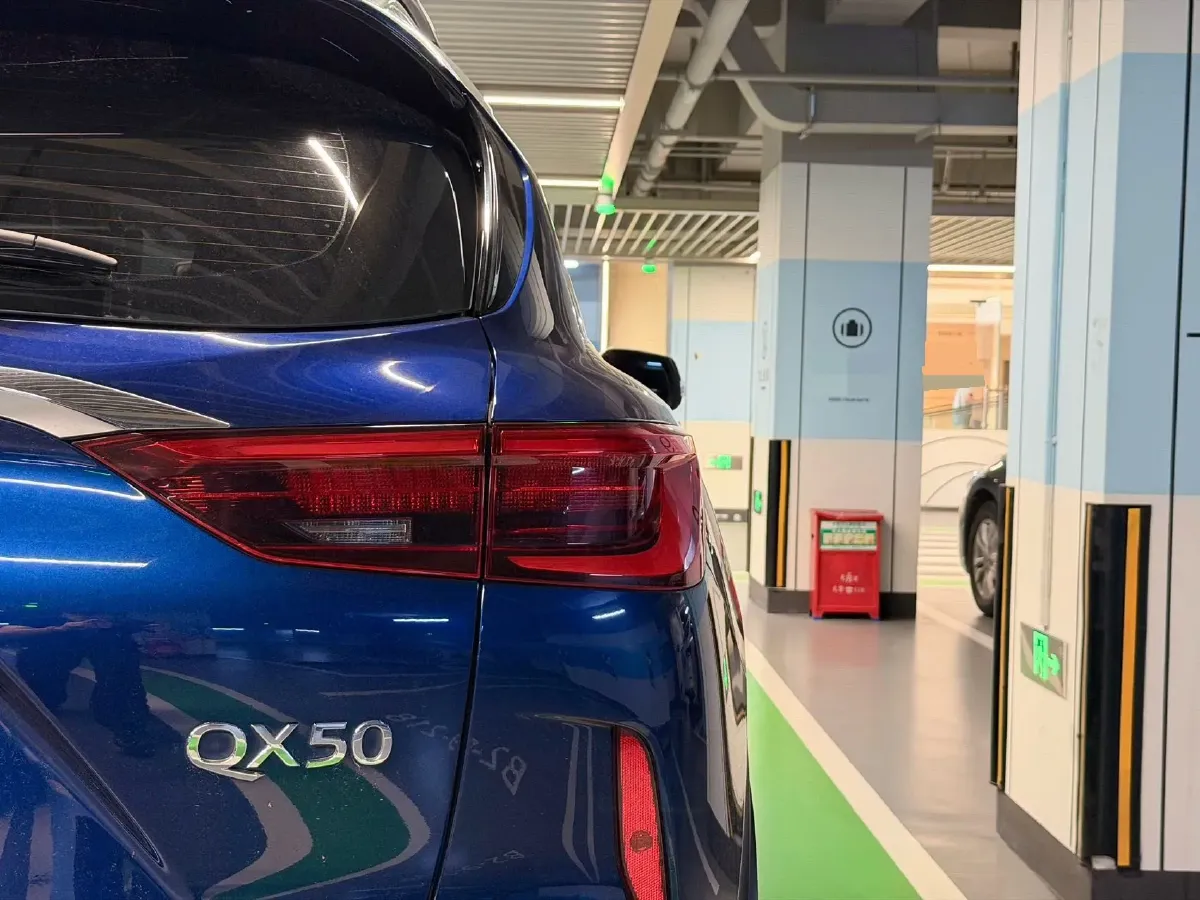 2018 Infiniti QX30 2.0T 211HP L4 7DCT,autocango,china used car exporter,china ev exporter,chinese used car exporter,chinese used ev exporter