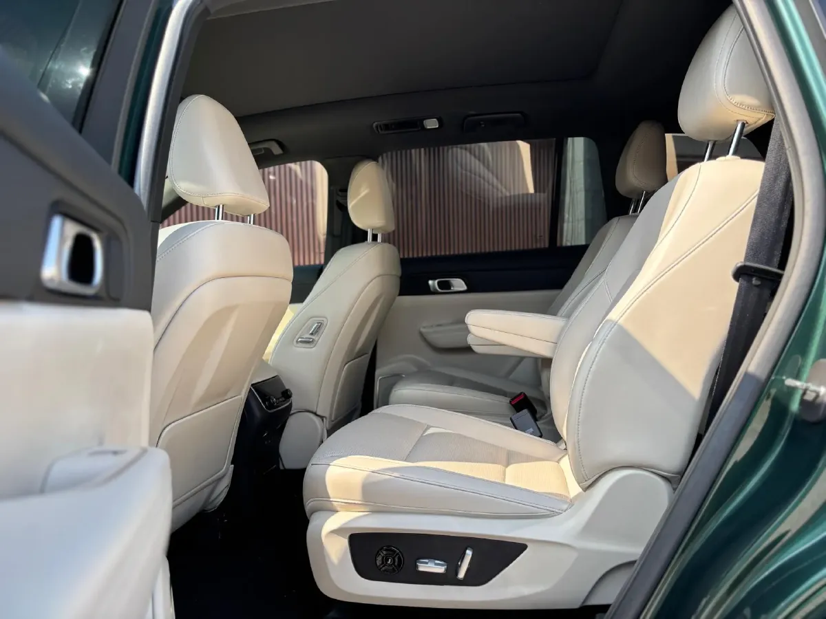 2021 Li ONE Range Extended 131HP REEV 40.5KWH,autocango,china used car exporter,china ev exporter,chinese used car exporter,chinese used ev exporter