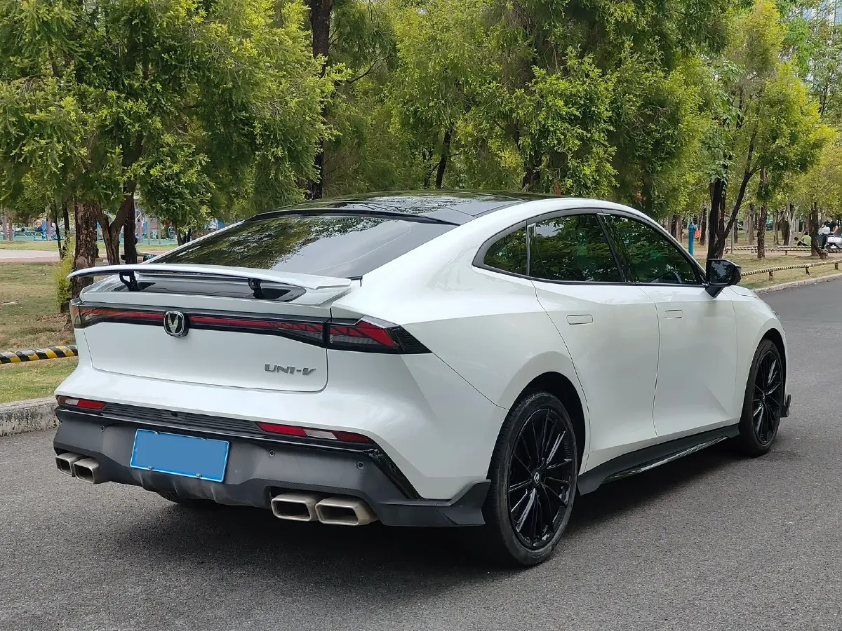 2024 ChangAn UNI-V 1.5T 188HP L4 7DCT,autocango,china used car exporter,china ev exporter,chinese used car exporter,chinese used ev exporter