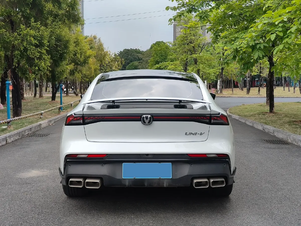 2024 ChangAn UNI-V 1.5T 188HP L4 7DCT,autocango,china used car exporter,china ev exporter,chinese used car exporter,chinese used ev exporter