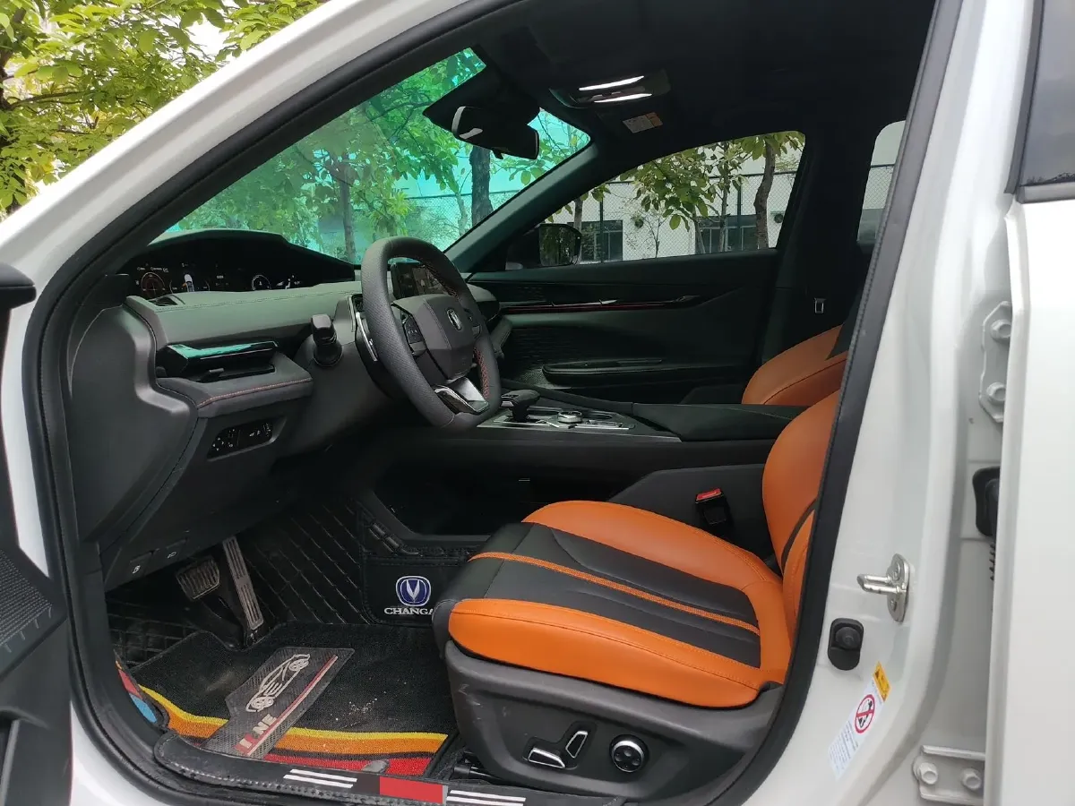 2024 ChangAn UNI-V 1.5T 188HP L4 7DCT,autocango,china used car exporter,china ev exporter,chinese used car exporter,chinese used ev exporter