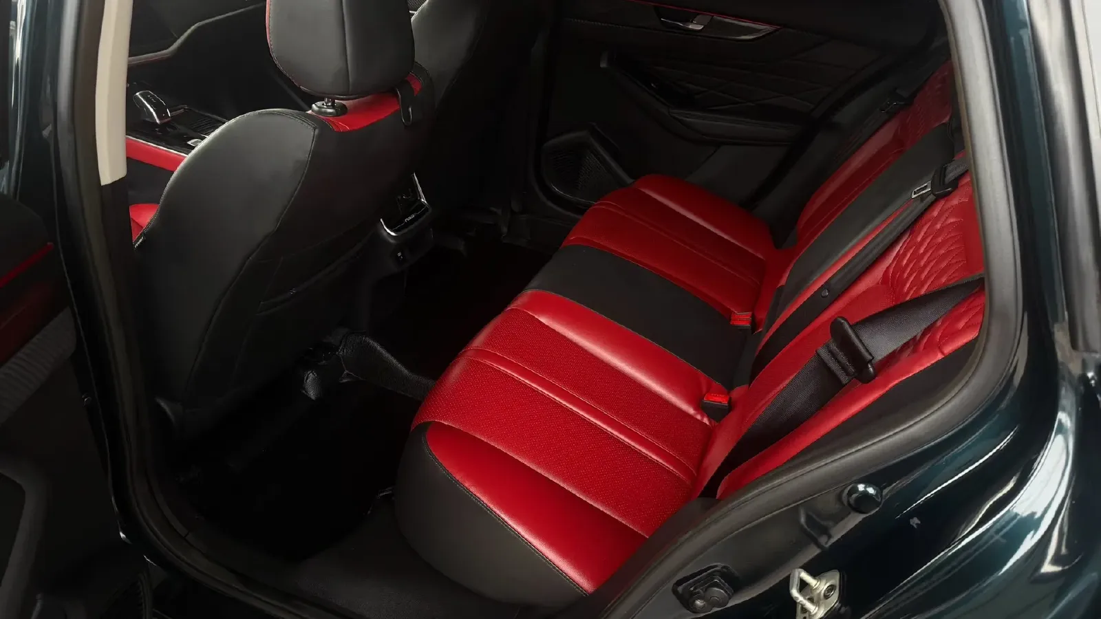 2021 DongFeng Aeolus YiXuan MAX 1.5T 190HP L4 7DCT,autocango,china used car exporter,china ev exporter,chinese used car exporter,chinese used ev exporter