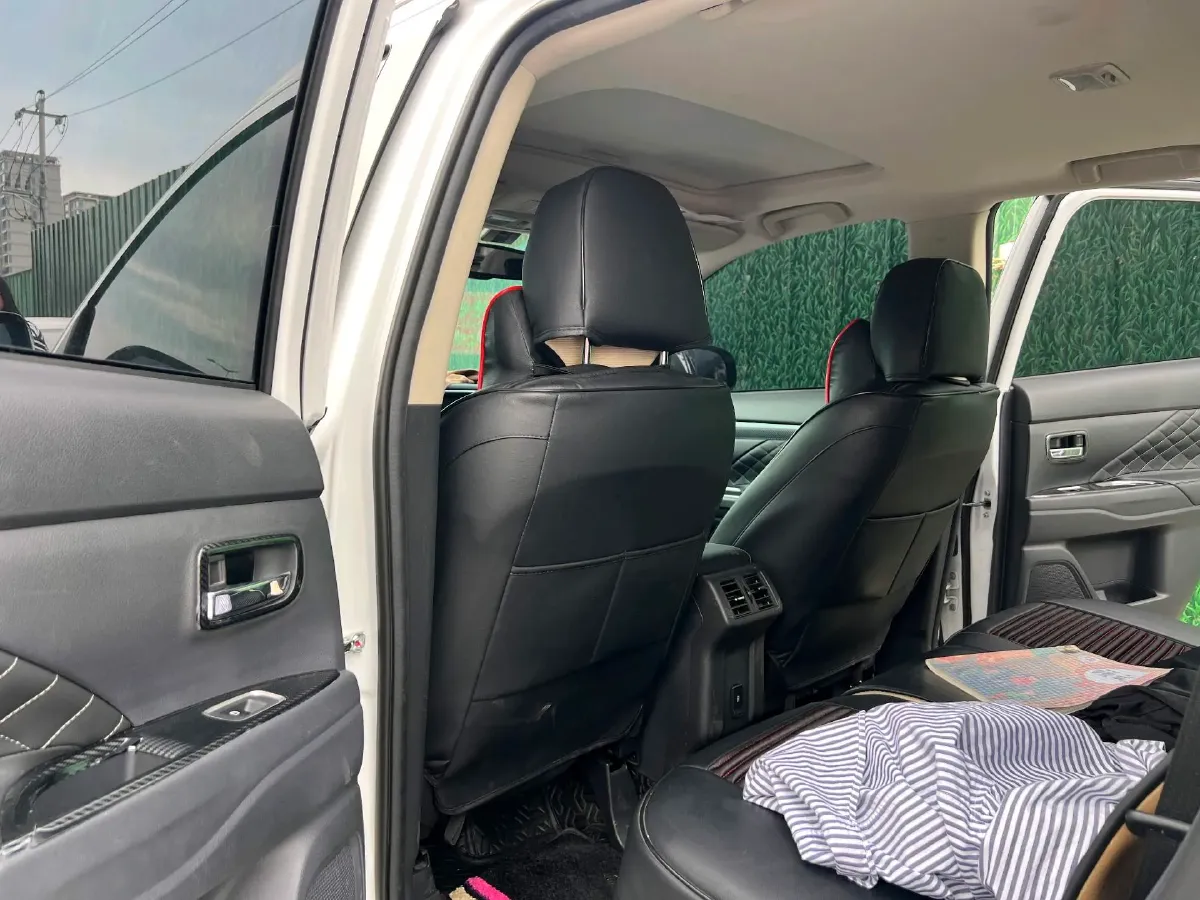 2021 Mitsubishi Outlander 2.0L 166HP L4 CVT,autocango,china used car exporter,china ev exporter,chinese used car exporter,chinese used ev exporter