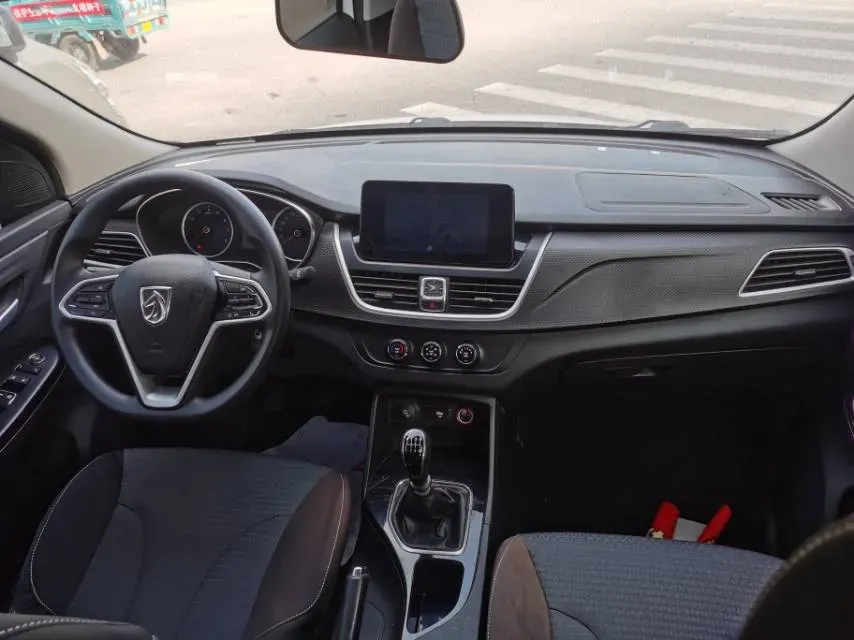 2019 BaoJun 730 1.5L 112HP L4 6MT,autocango,china used car exporter,china ev exporter,chinese used car exporter,chinese used ev exporter