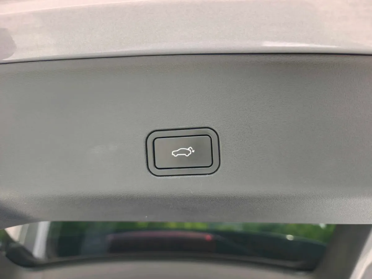 2021 Geely Monjaro 2.0T 218HP L4 7DCT,autocango,china used car exporter,china ev exporter,chinese used car exporter,chinese used ev exporter