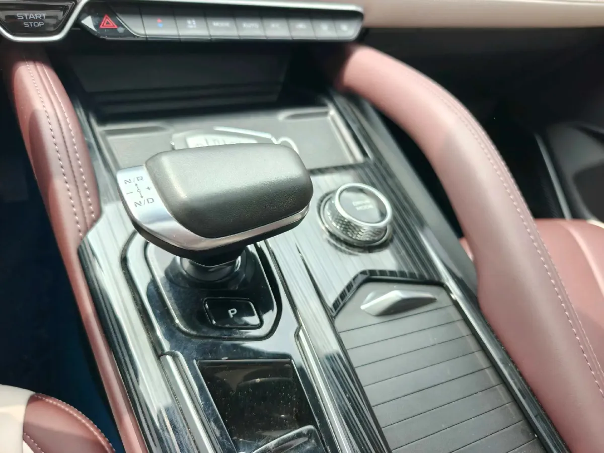 2021 Geely Monjaro 2.0T 218HP L4 7DCT,autocango,china used car exporter,china ev exporter,chinese used car exporter,chinese used ev exporter