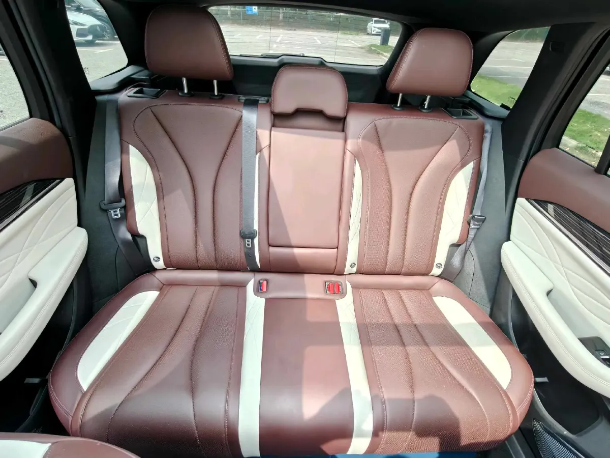 2021 Geely Monjaro 2.0T 218HP L4 7DCT,autocango,china used car exporter,china ev exporter,chinese used car exporter,chinese used ev exporter