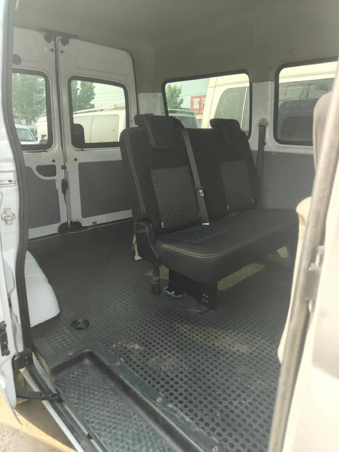 2021 MAXUS XinTu V80 2.0T 127HP L4 6MT,autocango,china used car exporter,china ev exporter,chinese used car exporter,chinese used ev exporter