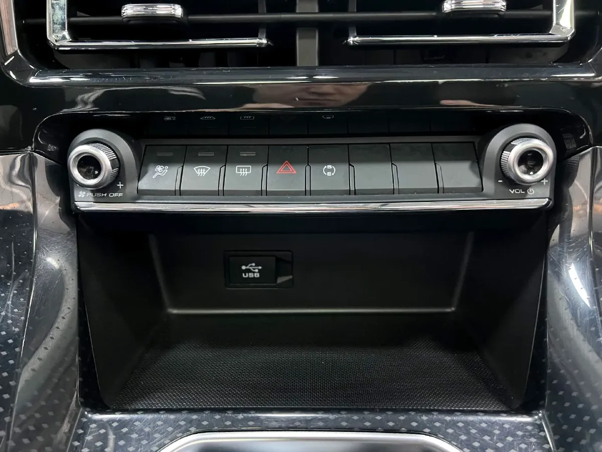 2021 Haval M6 1.5T 150HP L4 7DCT,autocango,china used car exporter,china ev exporter,chinese used car exporter,chinese used ev exporter