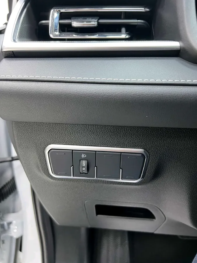 2021 Haval M6 1.5T 150HP L4 7DCT,autocango,china used car exporter,china ev exporter,chinese used car exporter,chinese used ev exporter