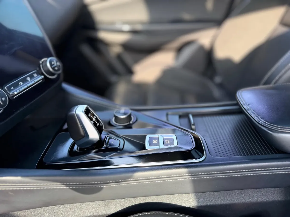 2022 LYNK&CO 03 2.0T 190HP L4 7DCT,autocango,china used car exporter,china ev exporter,chinese used car exporter,chinese used ev exporter