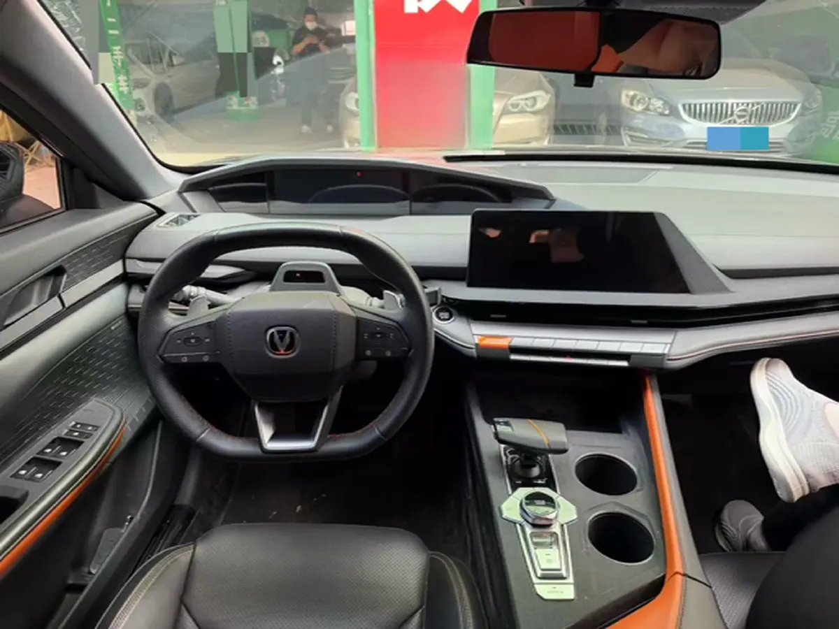 2022 ChangAn UNI-V 1.5T 188HP L4 7DCT,autocango,china used car exporter,china ev exporter,chinese used car exporter,chinese used ev exporter