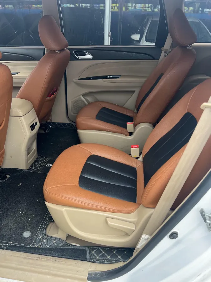 2019 BaoJun 730 1.5L 105HP L4 6MT,autocango,china used car exporter,china ev exporter,chinese used car exporter,chinese used ev exporter