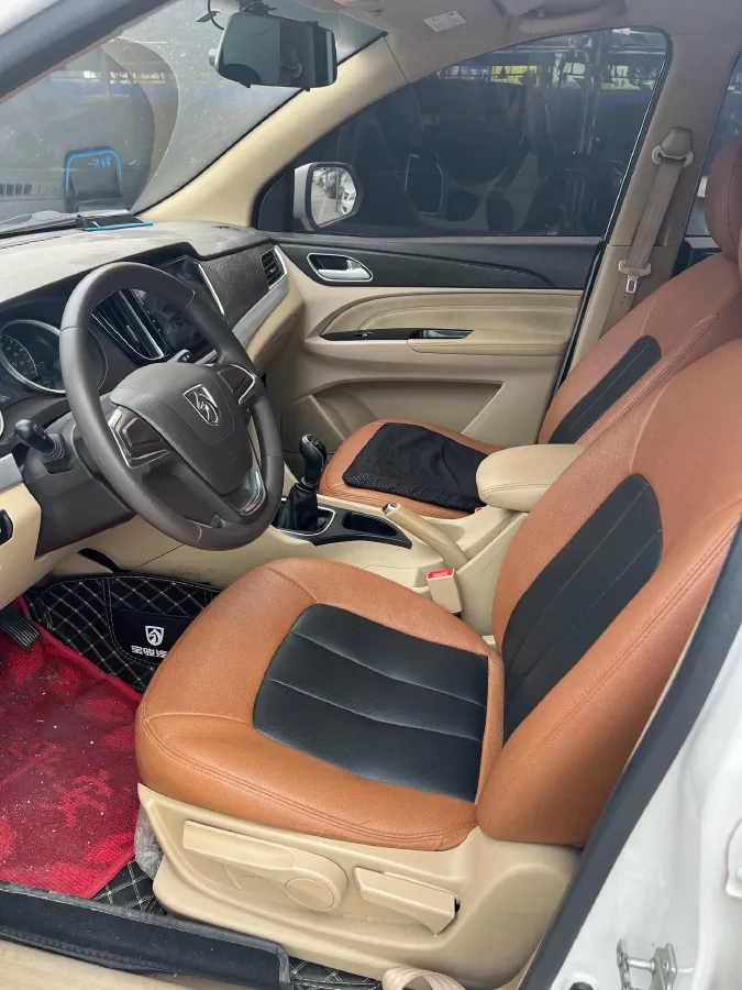 2019 BaoJun 730 1.5L 105HP L4 6MT,autocango,china used car exporter,china ev exporter,chinese used car exporter,chinese used ev exporter