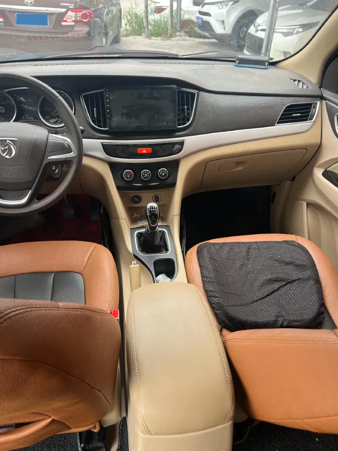 2019 BaoJun 730 1.5L 105HP L4 6MT,autocango,china used car exporter,china ev exporter,chinese used car exporter,chinese used ev exporter