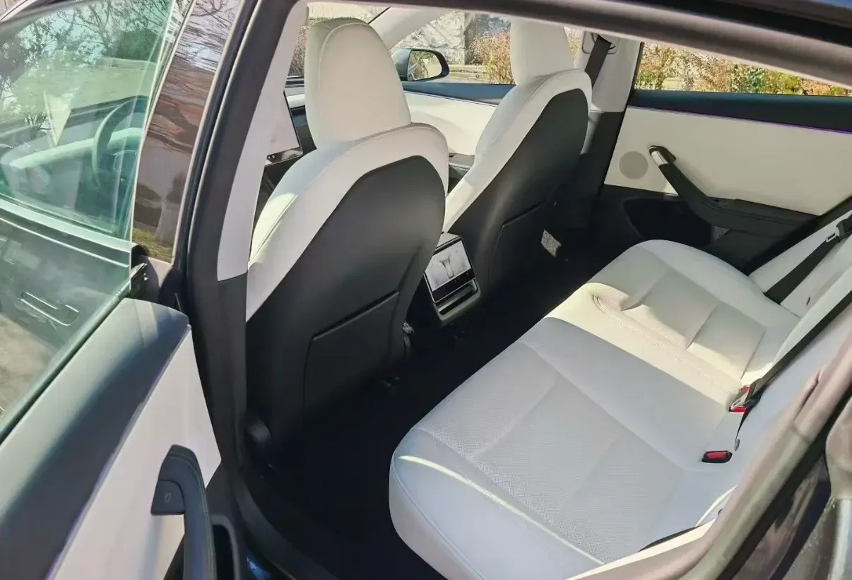 2025 Tesla Model 3 BEV 62.5KWH,autocango,china used car exporter,china ev exporter,chinese used car exporter,chinese used ev exporter