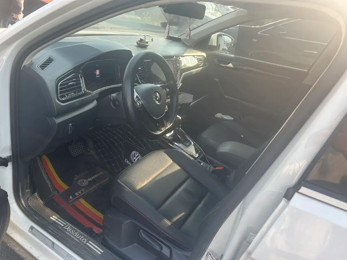 2021 Volkswagen T-Roc 1.4T 150HP L4 7DCT,autocango,china used car exporter,china ev exporter,chinese used car exporter,chinese used ev exporter