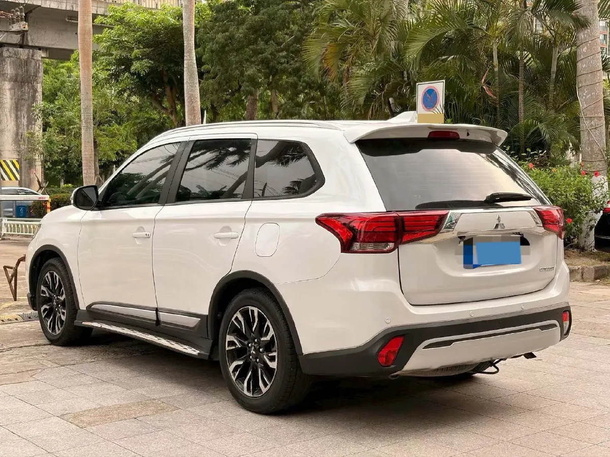 2019 Mitsubishi Outlander 2.0L 166HP L4 CVT,autocango,china used car exporter,china ev exporter,chinese used car exporter,chinese used ev exporter