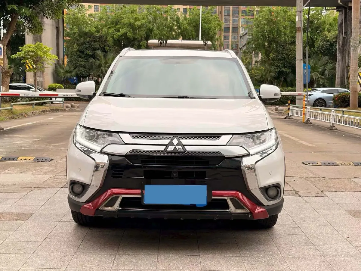 2019 Mitsubishi Outlander 2.0L 166HP L4 CVT,autocango,china used car exporter,china ev exporter,chinese used car exporter,chinese used ev exporter