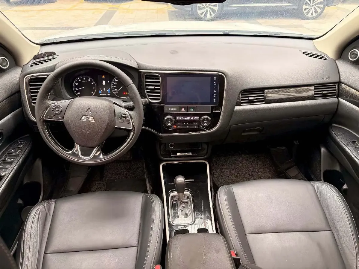 2019 Mitsubishi Outlander 2.0L 166HP L4 CVT,autocango,china used car exporter,china ev exporter,chinese used car exporter,chinese used ev exporter